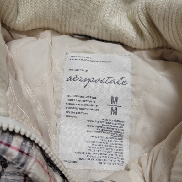 Medium aeropostal vest with faux fur hood - Picture 2 of 5